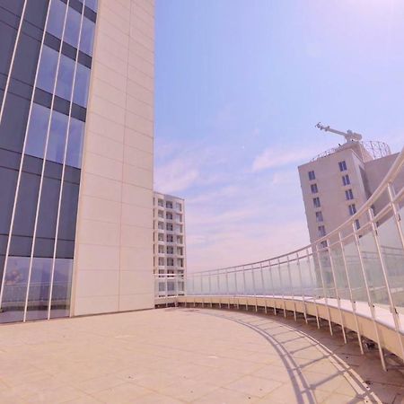 33Rd Floor Luxury Apartment Spa & Fitness سكوبجي المظهر الخارجي الصورة