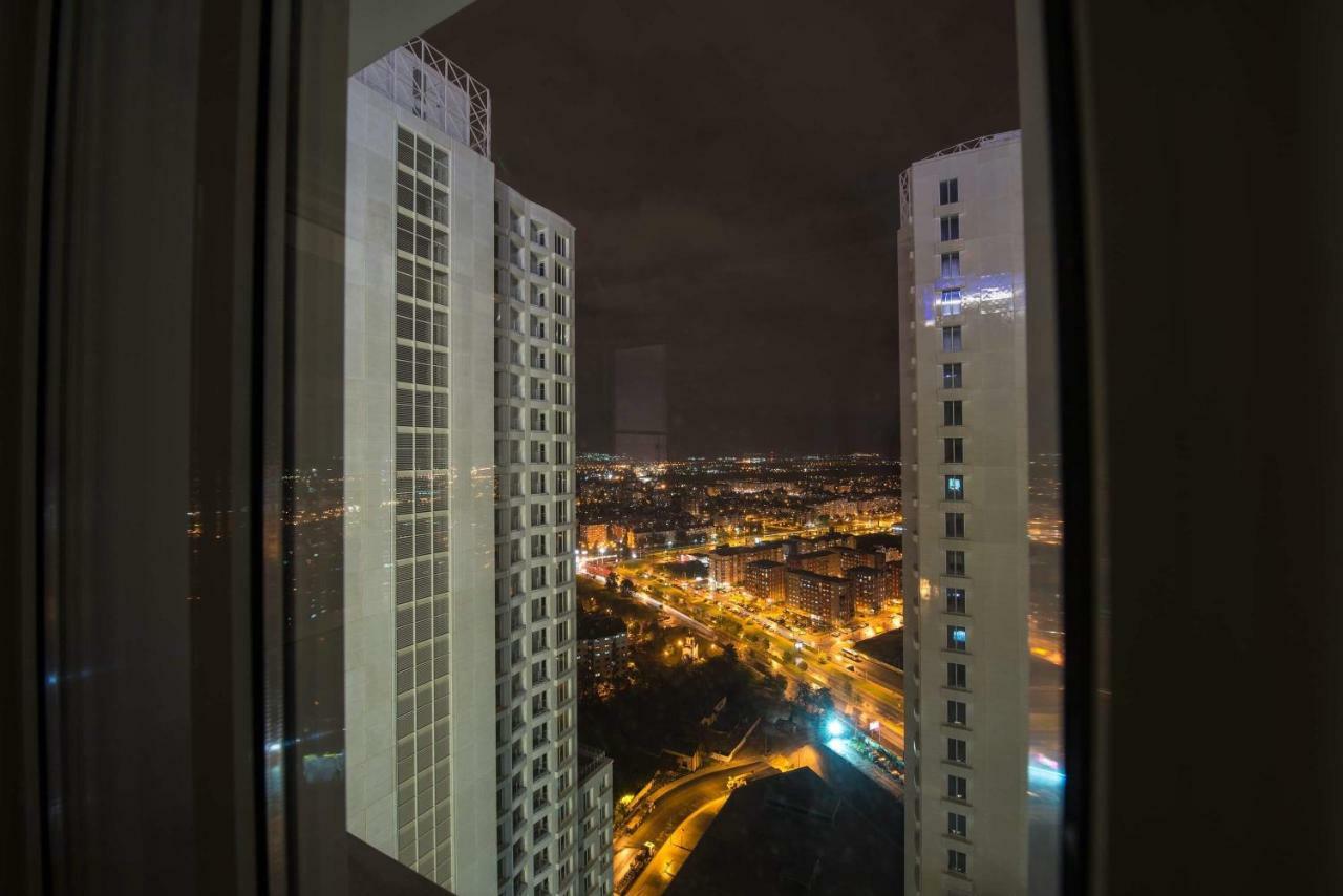 33Rd Floor Luxury Apartment Spa & Fitness سكوبجي المظهر الخارجي الصورة
