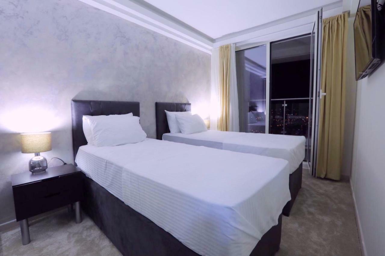 33Rd Floor Luxury Apartment Spa & Fitness سكوبجي المظهر الخارجي الصورة