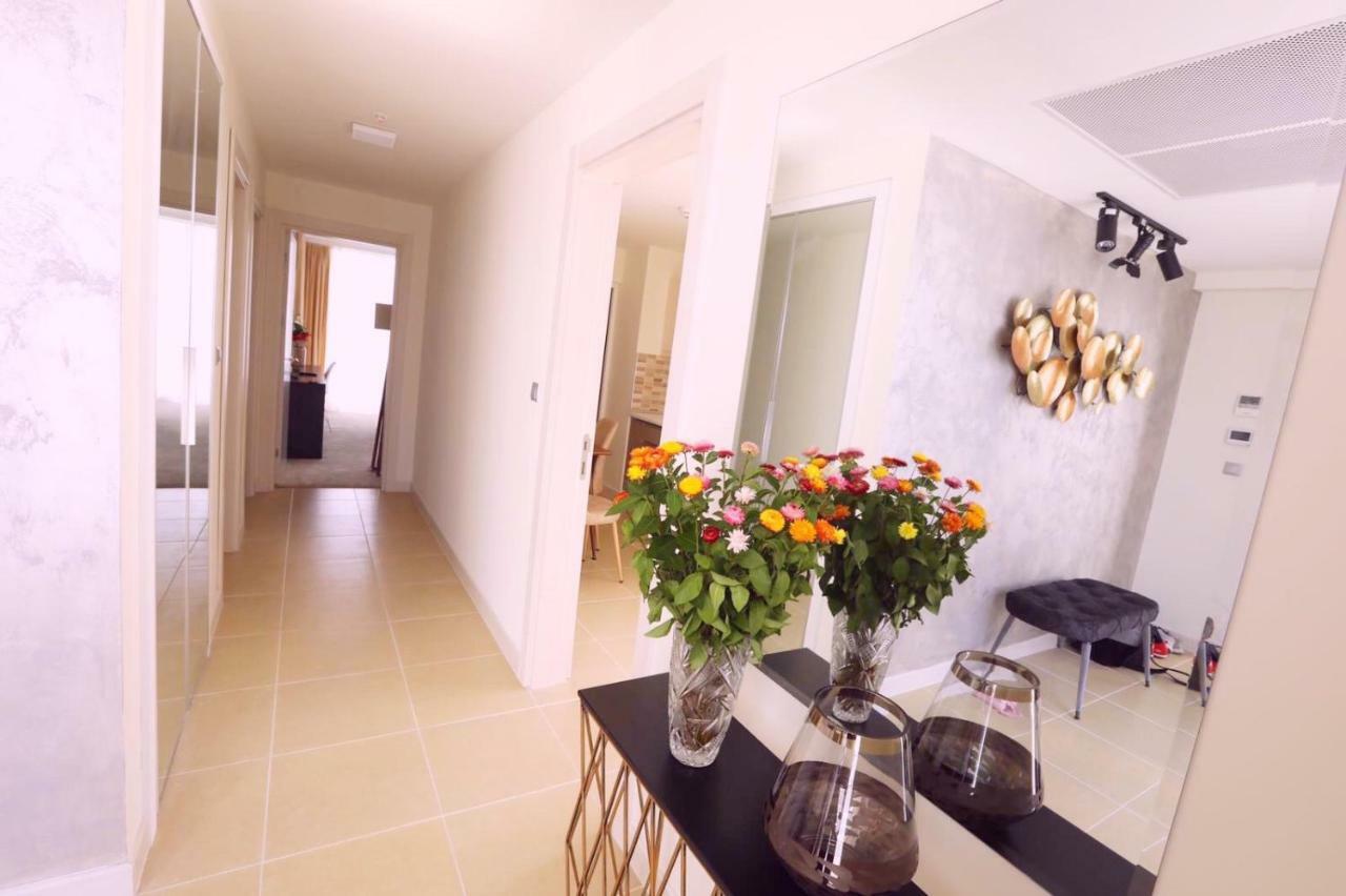 33Rd Floor Luxury Apartment Spa & Fitness سكوبجي المظهر الخارجي الصورة