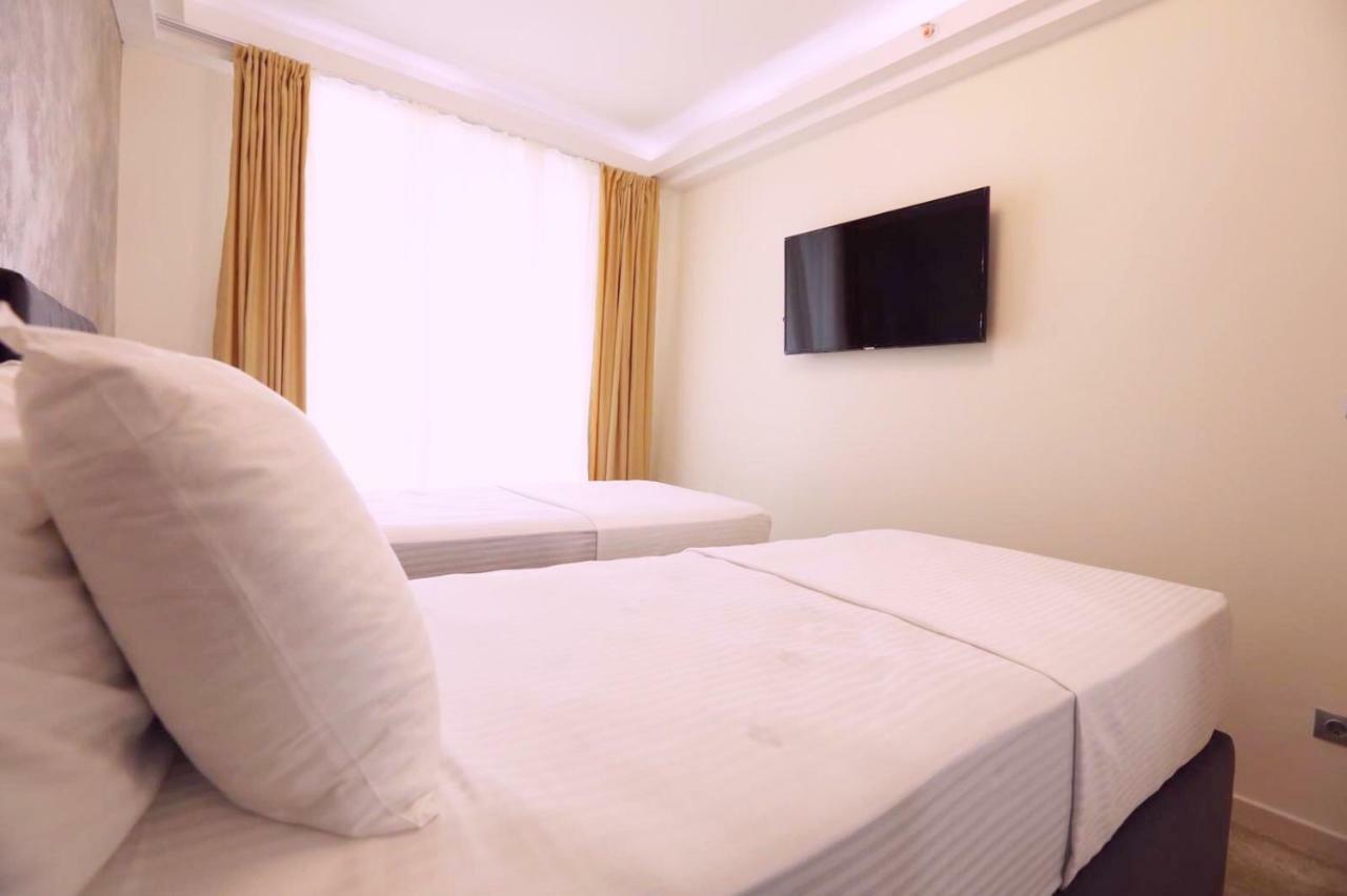 33Rd Floor Luxury Apartment Spa & Fitness سكوبجي المظهر الخارجي الصورة