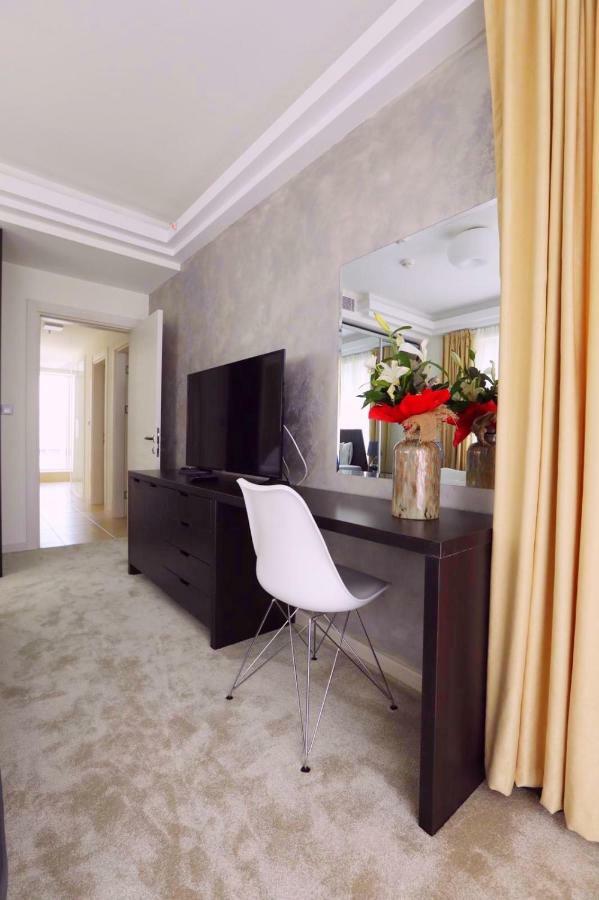 33Rd Floor Luxury Apartment Spa & Fitness سكوبجي المظهر الخارجي الصورة